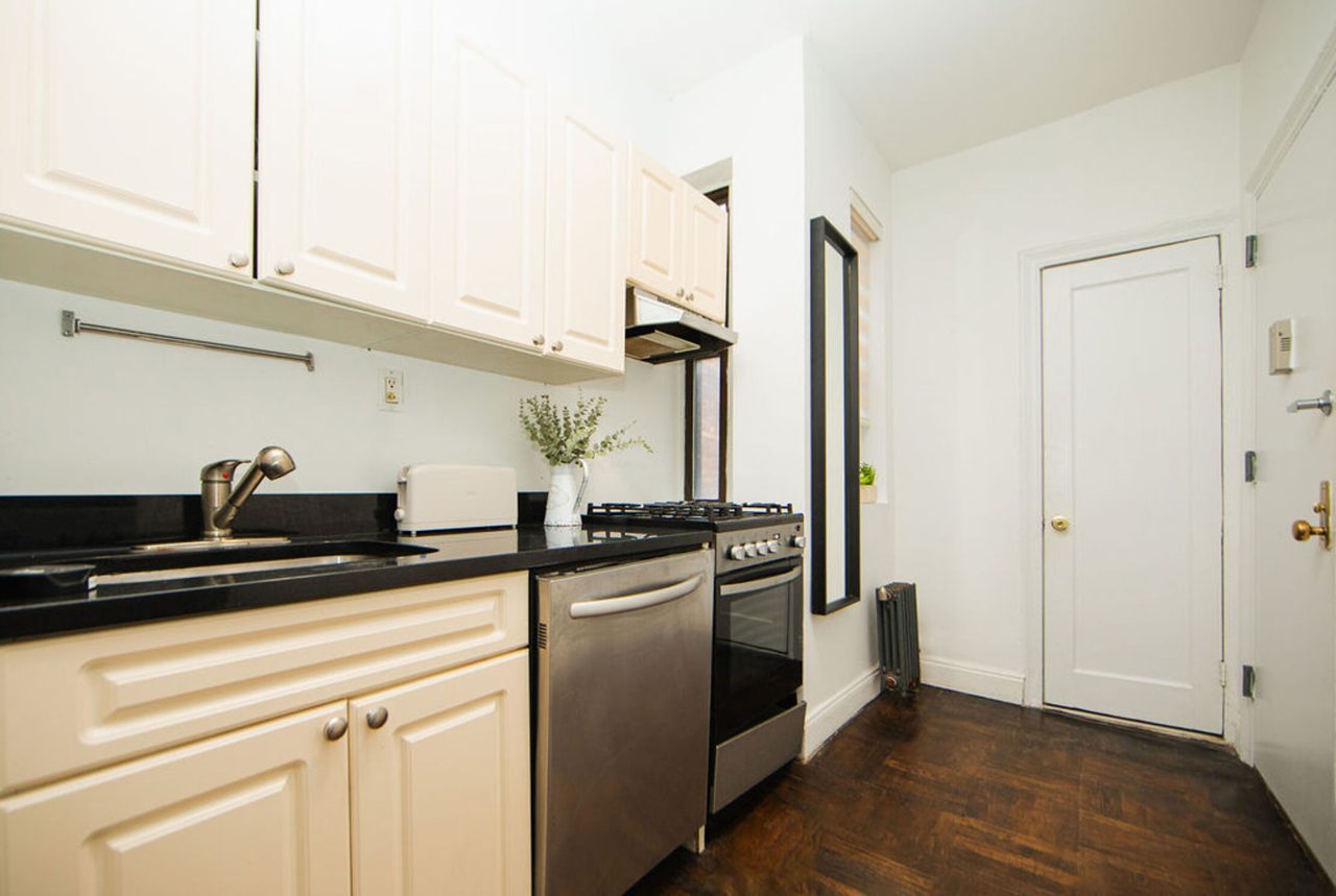  #1120: East Village - 1 Bedroom (Queen)  -  #1120: East Village  - Gallery -  12