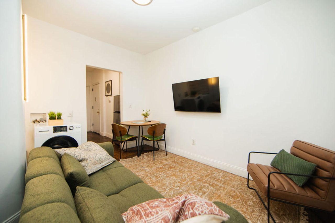 #1120: East Village - 1 Bedroom (Queen) - #1120: East Village - Gallery - 5