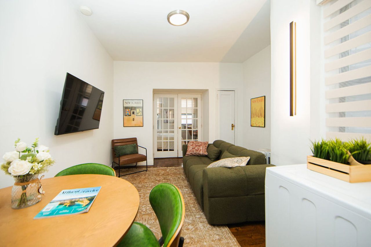  #1120: East Village - 1 Bedroom (Queen)  -  #1120: East Village  - Gallery -  3