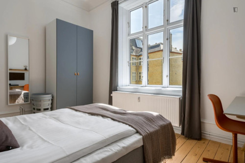 Stylish single bedroom in shared flat in the bustling city centre