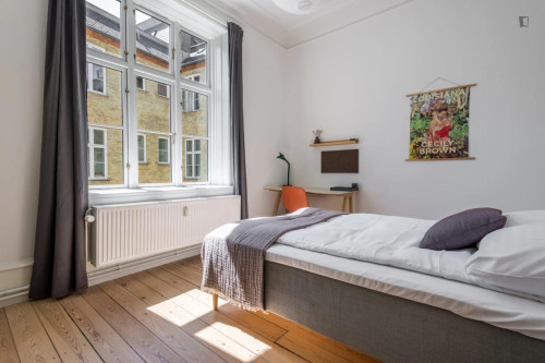 Stylish single bedroom in shared flat in the bustling city centre