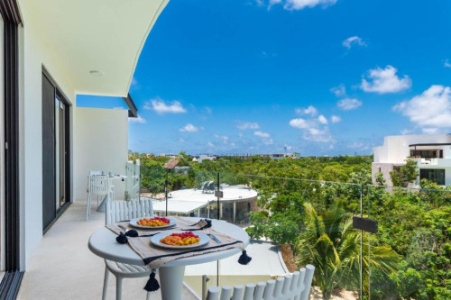 Luxury Stunning Coliving w/ Pool + Gym 10 minutes away from Tulum Beach