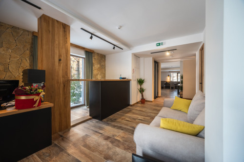 Stylish Mountain Coliving & Co-working + Outdoor Chill Zones + Social Lounge + Nature Wellness