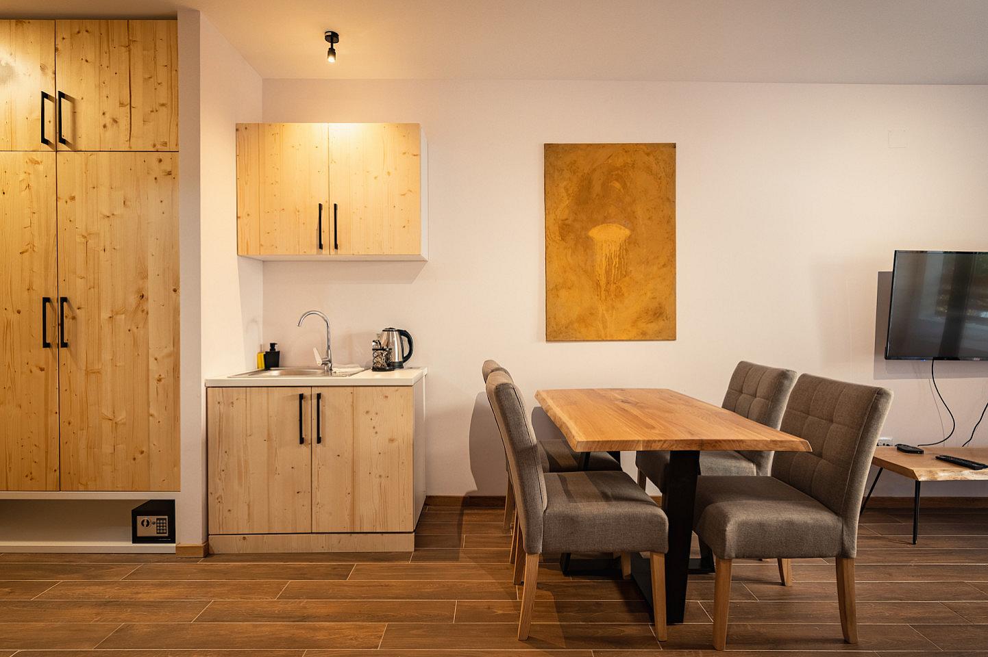 Mini Suite - 1