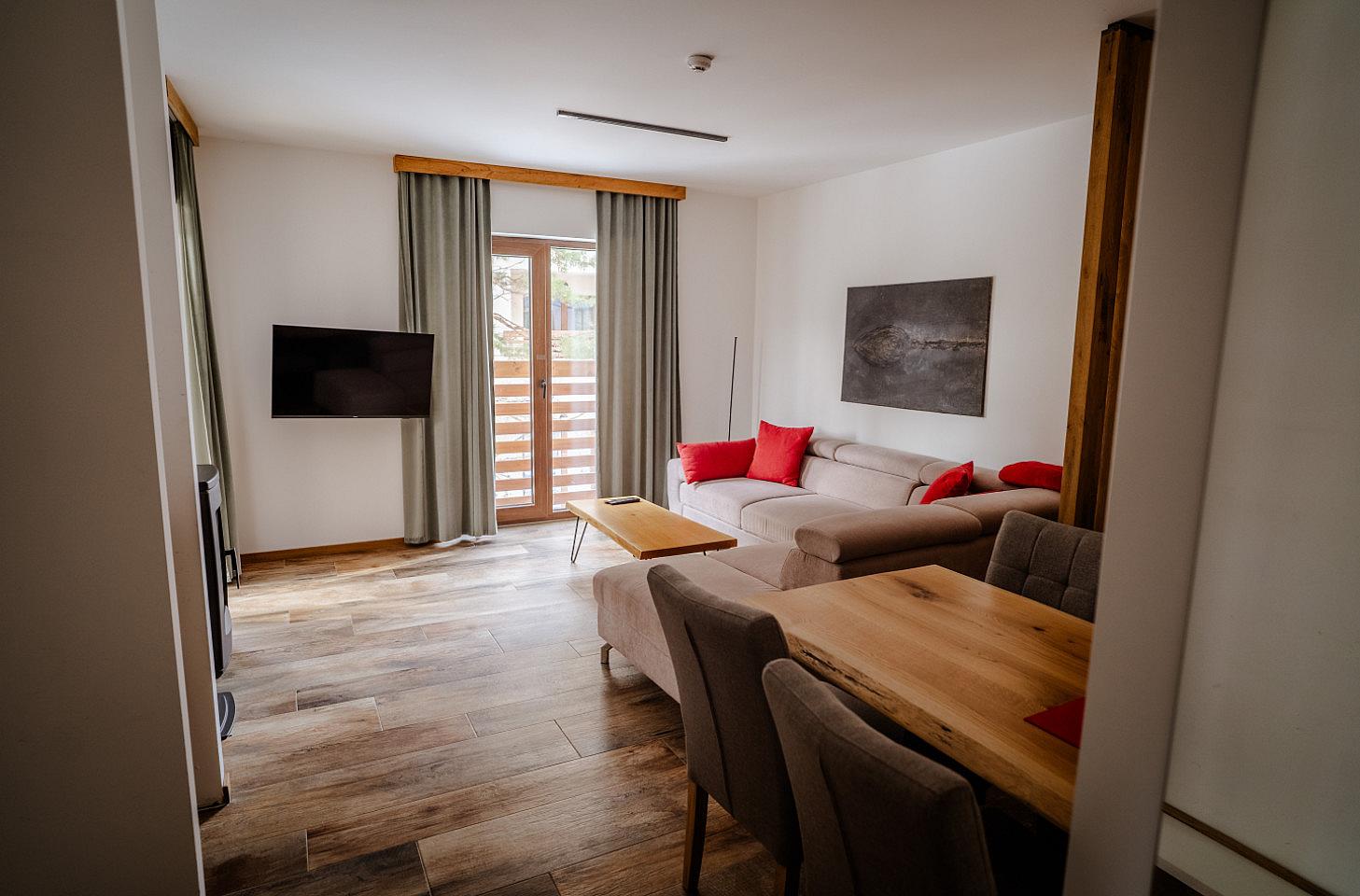 Master Suite - Stylish Mountain Coliving & Co-working + Outdoor Chill Zones + Social Lounge + Nature Wellness - Gallery - 13