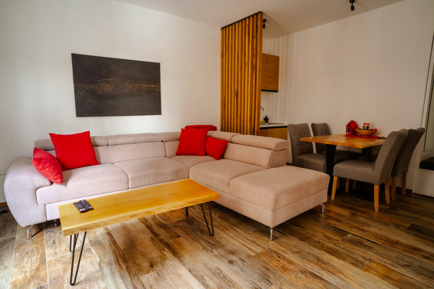 Master Suite - Stylish Mountain Coliving & Co-working + Outdoor Chill Zones + Social Lounge + Nature Wellness - Gallery - 20