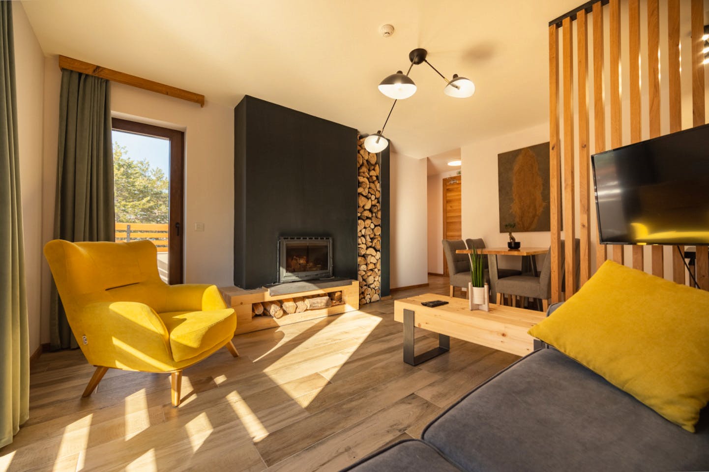 Master Suite - Stylish Mountain Coliving & Co-working + Outdoor Chill Zones + Social Lounge + Nature Wellness - Gallery - 21