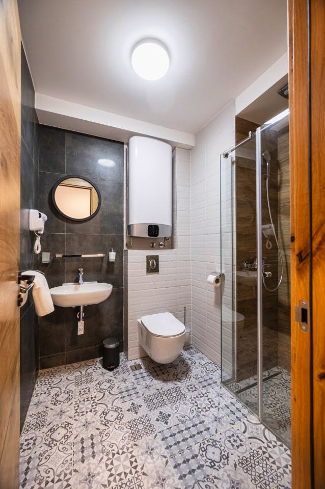 Master Suite - Stylish Mountain Coliving & Co-working + Outdoor Chill Zones + Social Lounge + Nature Wellness - Gallery - 16
