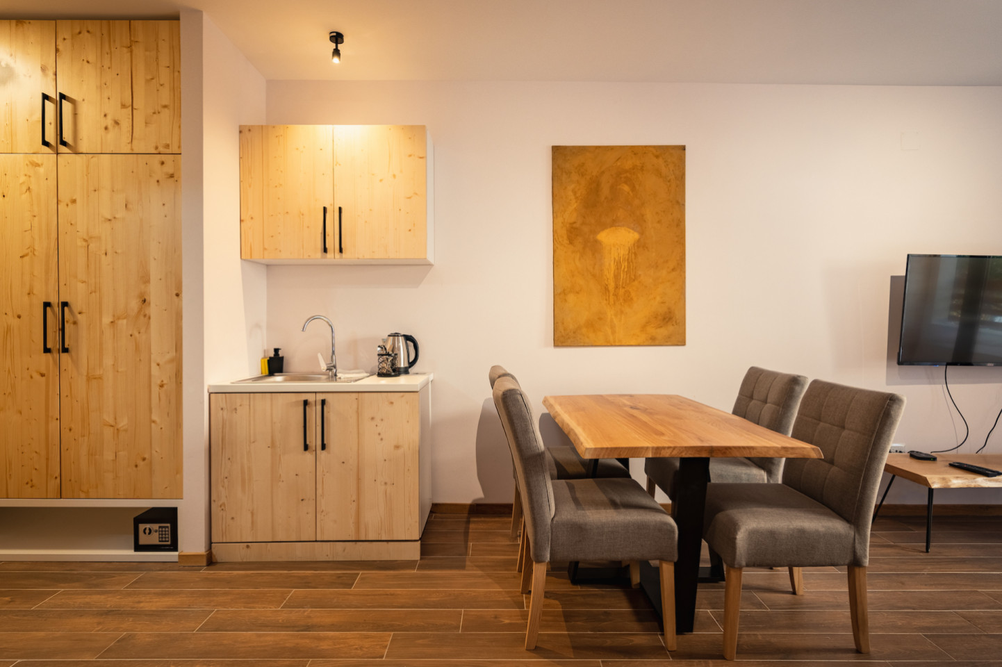 Mini Suite - Stylish Mountain Coliving & Co-working + Outdoor Chill Zones + Social Lounge + Nature Wellness - Gallery - 16