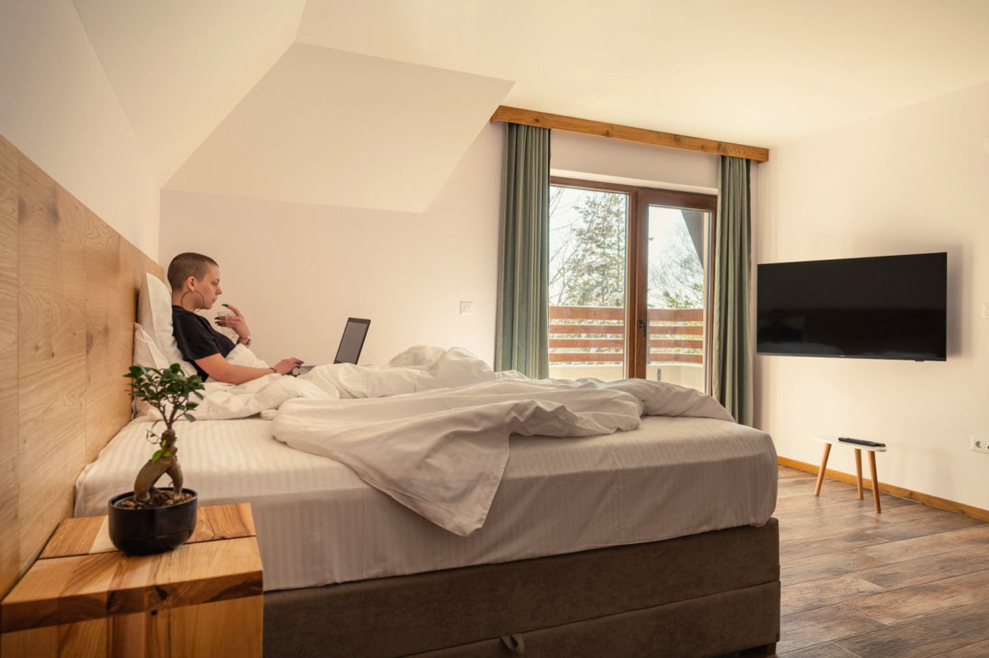 Standard Room - Stylish Mountain Coliving & Co-working + Outdoor Chill Zones + Social Lounge + Nature Wellness - Gallery - 9