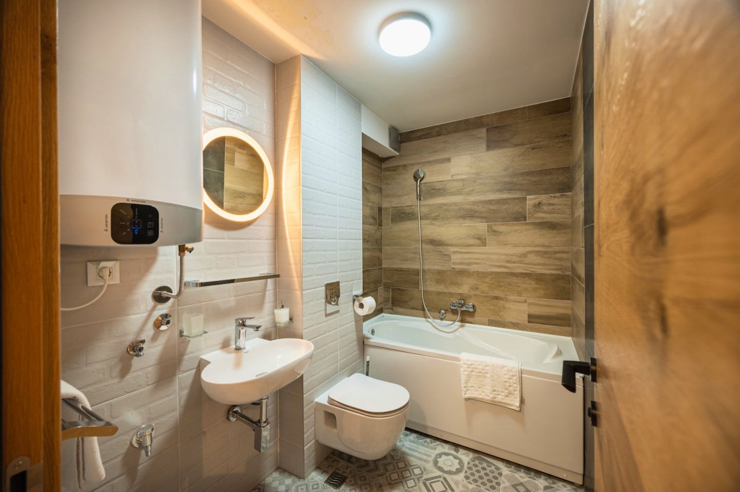 Standard Room - Stylish Mountain Coliving & Co-working + Outdoor Chill Zones + Social Lounge + Nature Wellness - Gallery - 3