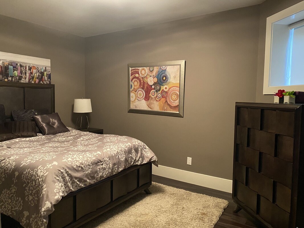  Room1(Single Bed)  -  Nice Room in White Rock  - Gallery -  1