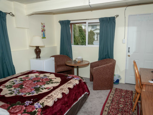 Self-Check-In Separate Entry Suite