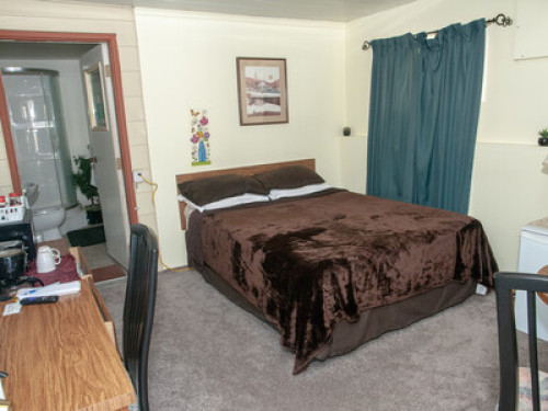 Self-Check-In Separate Entry Suite