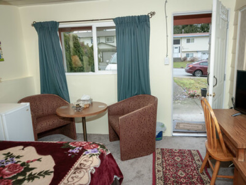 Self-Check-In Separate Entry Suite