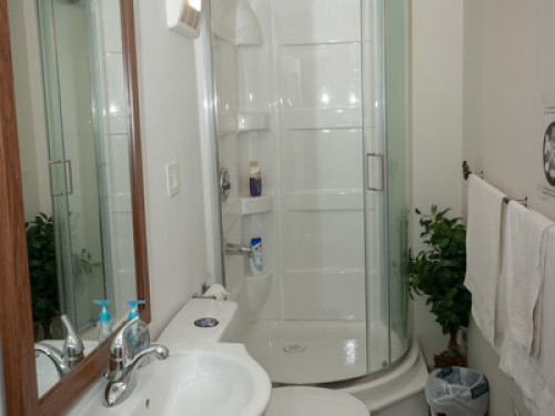 Self-Check-In Separate Entry Suite - Gallery - 12