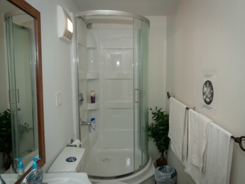 Self-Check-In Separate Entry Suite - Gallery - 11