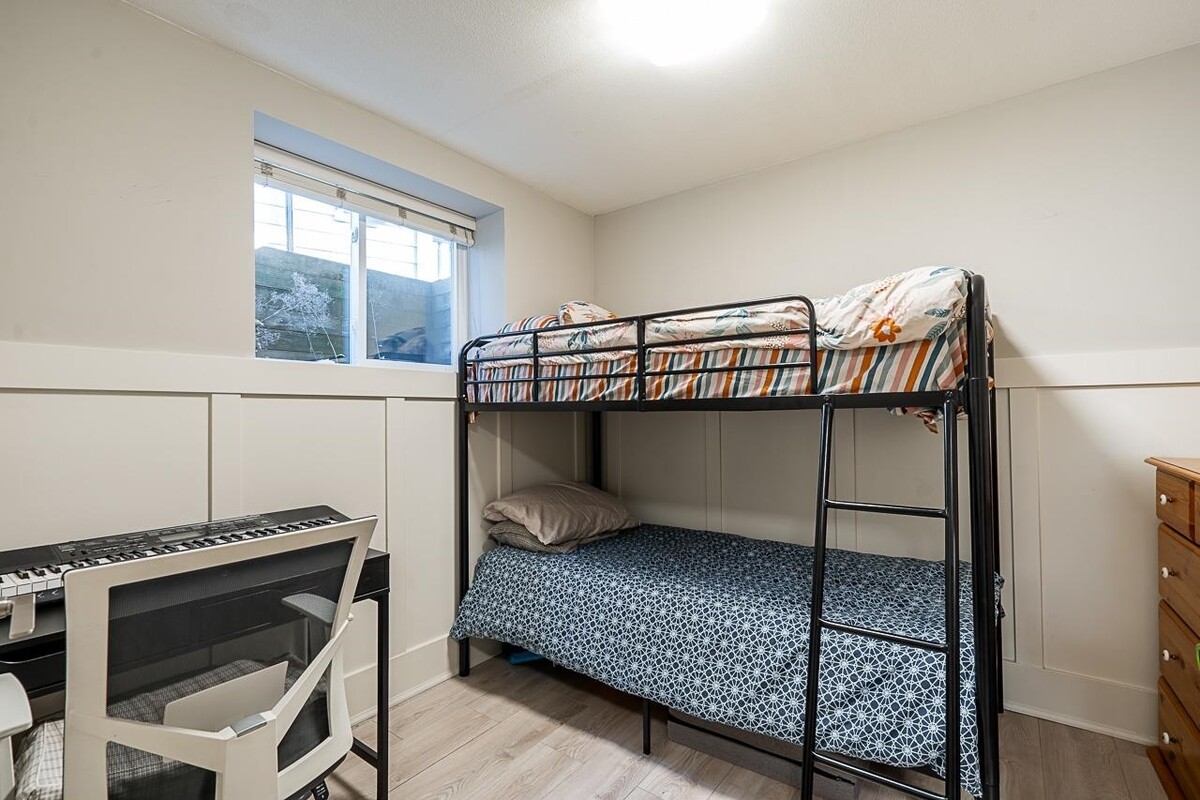  Guest Bedroom(Single Bed)  -  Fun homestay in Willoughby heights  - Gallery -  1