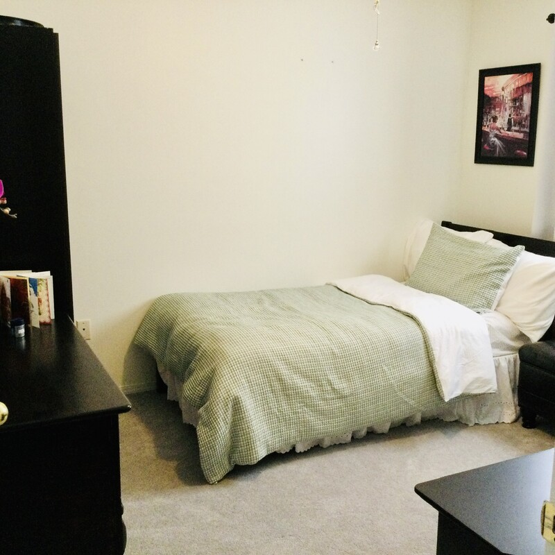  Main Floor(Full Room)  -  1 cozy bedroom wi-fi , TV   - Gallery -  1