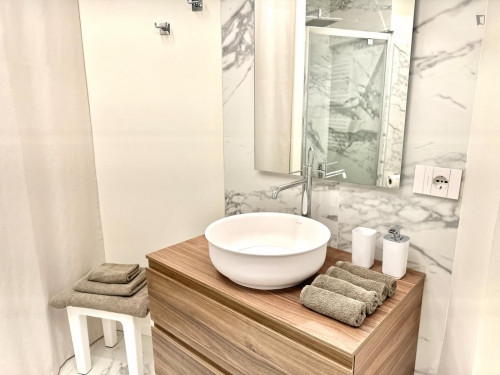 City center, 1-bedroom apartment in Via Lagrange - Gallery - 4