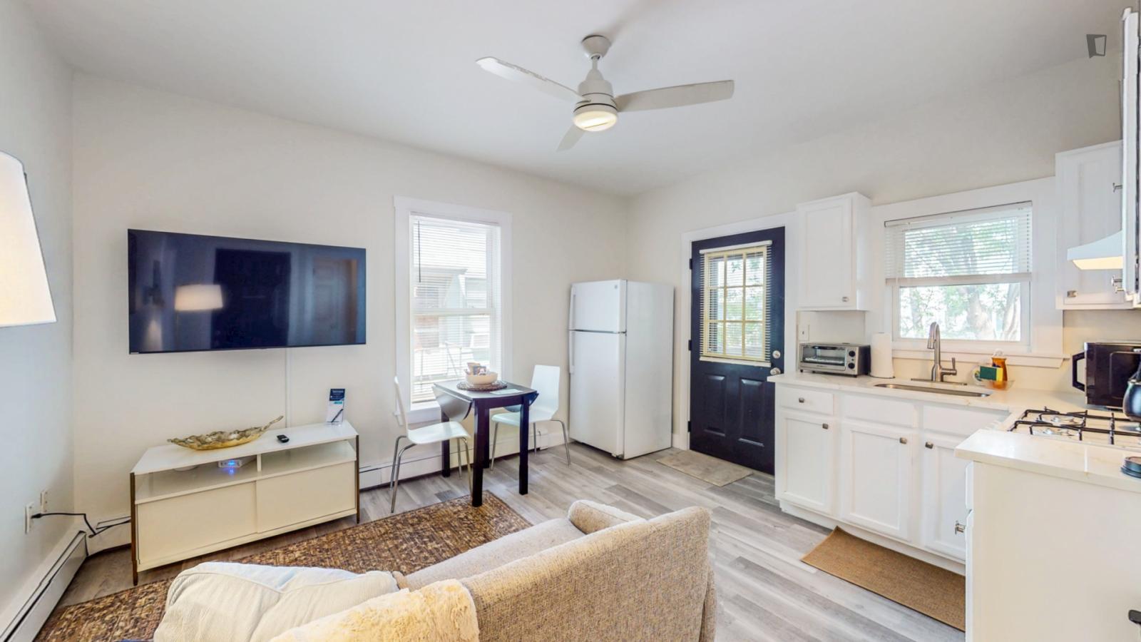  Appealing 1-Bedroom Apartment In Riverside  -  Appealing 1-bedroom apartment in Riverside  - Gallery -  1