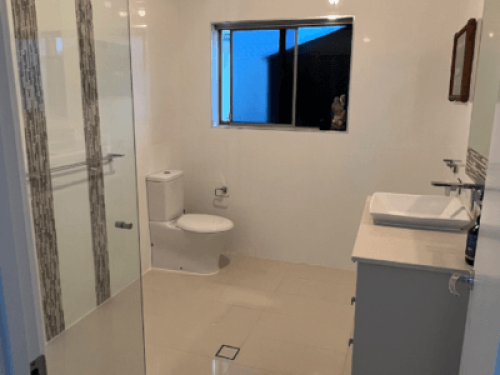 Guest room with own bathroom