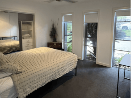 Guest room with own bathroom