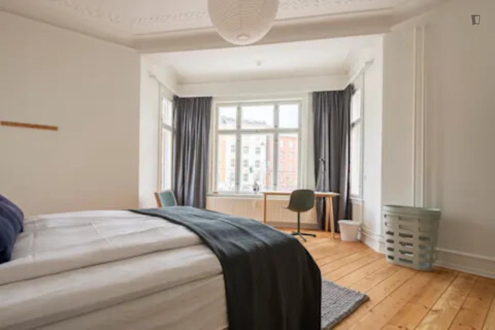 Ample Double Bedroom In Frederiksberg C - 1