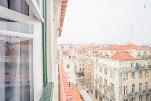 Welcoming Twin/Double bedroom in Vistas de Lisboa Hostel - Gallery - 6