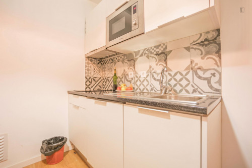 Welcoming Twin/Double bedroom in Vistas de Lisboa Hostel - Gallery - 2