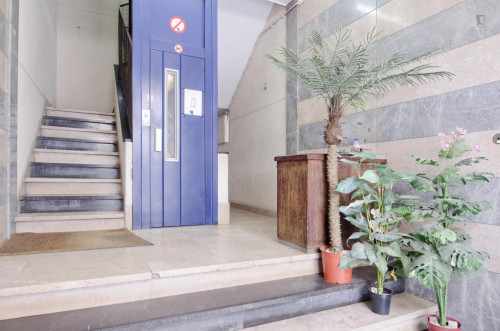 Welcoming Twin/Double bedroom in Vistas de Lisboa Hostel - Gallery - 5