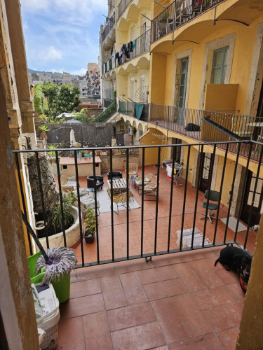 Stylish Coliving Apartment Steps from Las Ramblas in Historic Ciutat Vella