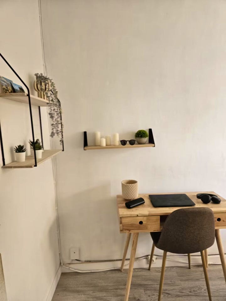  Room 2  -  Stylish Coliving Apartment Steps from Las Ramblas in Historic Ciutat Vella  - Gallery -  18