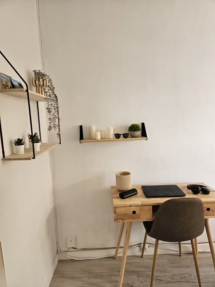  Room 2  -  Stylish Coliving Apartment Steps from Las Ramblas in Historic Ciutat Vella  - Gallery -  9
