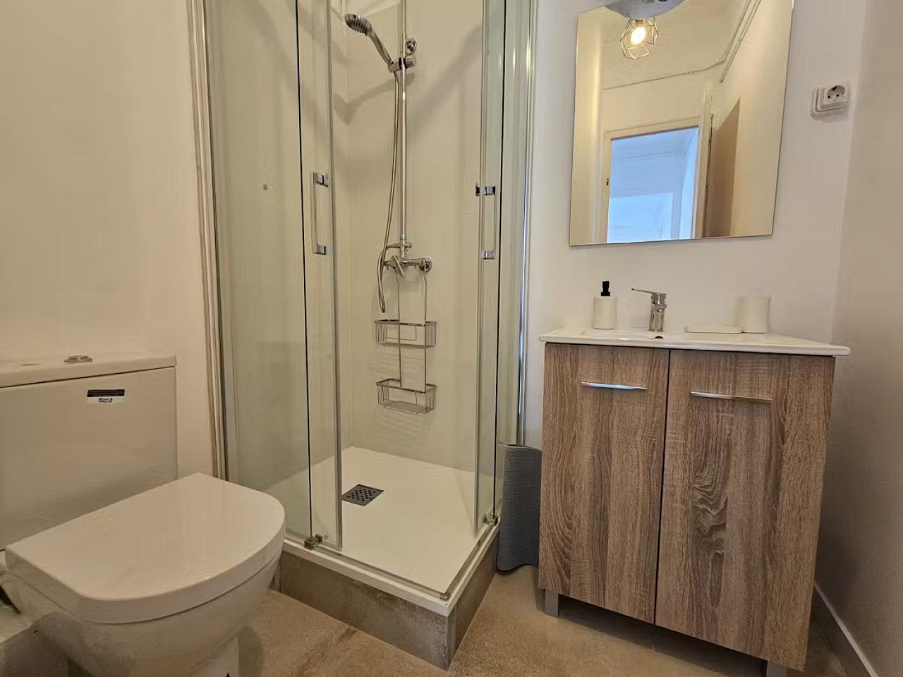  Room 2  -  Stylish Coliving Apartment Steps from Las Ramblas in Historic Ciutat Vella  - Gallery -  2
