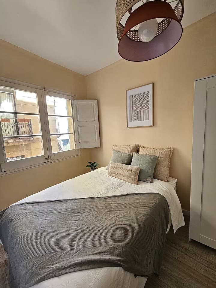  Room 2  -  Stylish Coliving Apartment Steps from Las Ramblas in Historic Ciutat Vella  - Gallery -  15