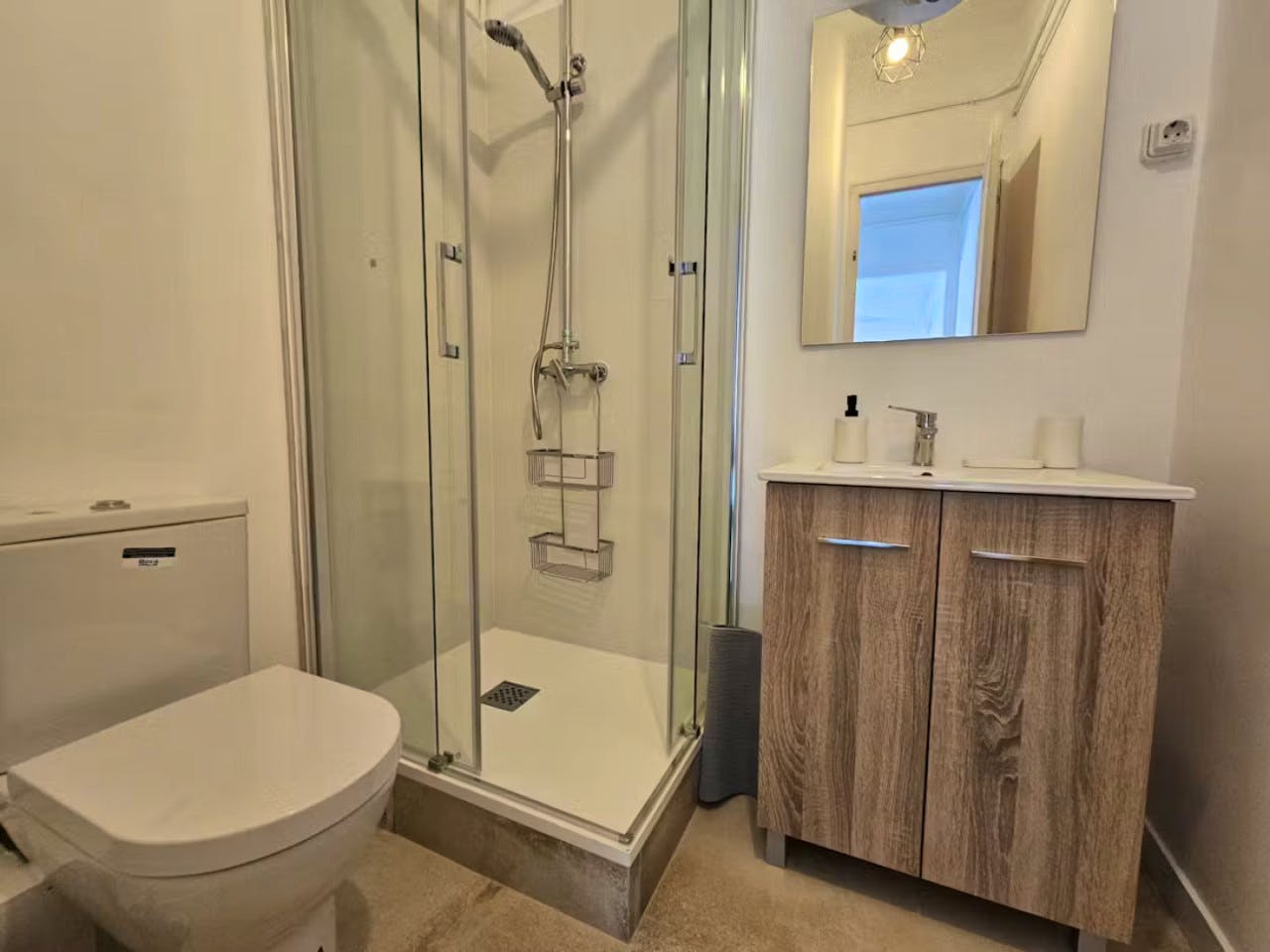  Room 2  -  Stylish Coliving Apartment Steps from Las Ramblas in Historic Ciutat Vella  - Gallery -  16