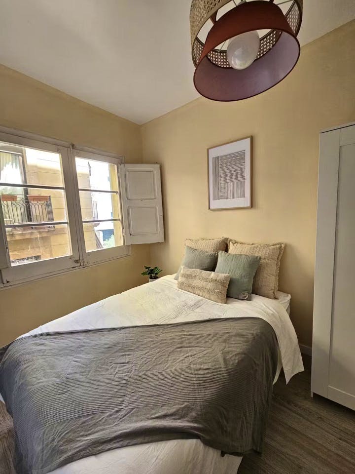  Room 2  -  Stylish Coliving Apartment Steps from Las Ramblas in Historic Ciutat Vella  - Gallery -  20