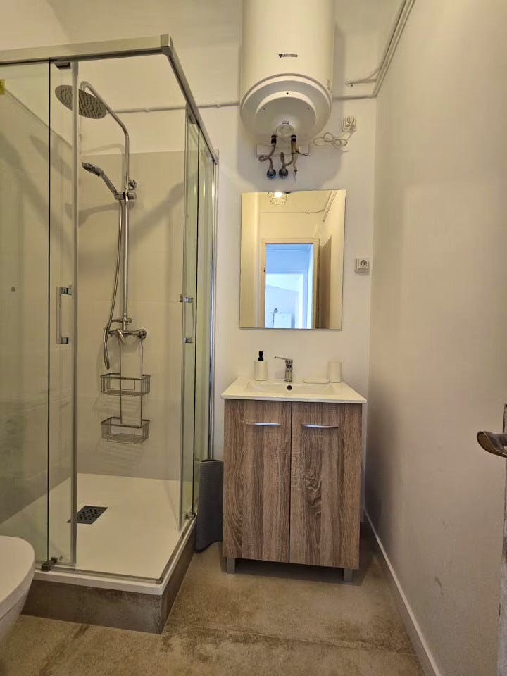  Room 2  -  Stylish Coliving Apartment Steps from Las Ramblas in Historic Ciutat Vella  - Gallery -  17