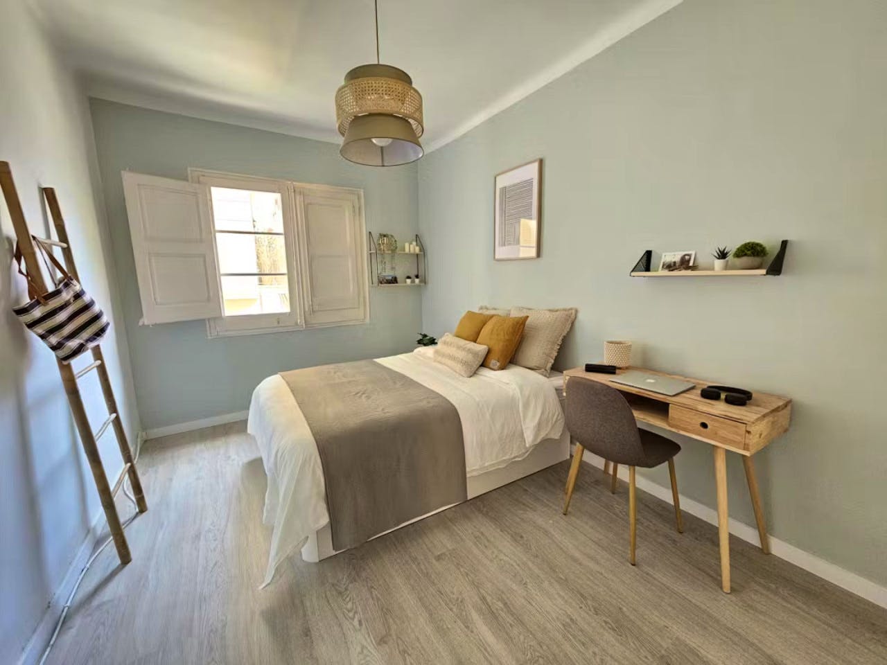  Room 1  -  Stylish Coliving Apartment Steps from Las Ramblas in Historic Ciutat Vella  - Gallery -  10