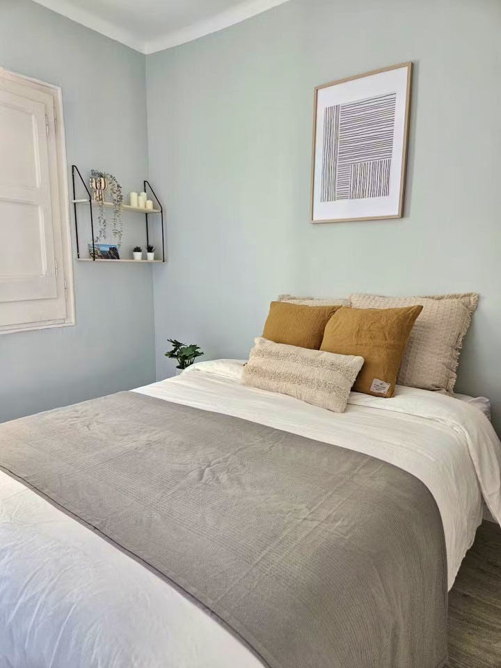  Room 1  -  Stylish Coliving Apartment Steps from Las Ramblas in Historic Ciutat Vella  - Gallery -  32