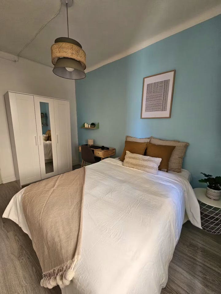  Room 3  -  Stylish Coliving Apartment Steps from Las Ramblas in Historic Ciutat Vella  - Gallery -  10