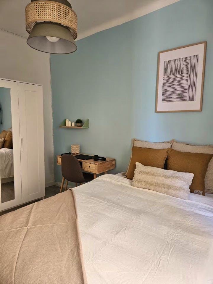  Room 3  -  Stylish Coliving Apartment Steps from Las Ramblas in Historic Ciutat Vella  - Gallery -  1