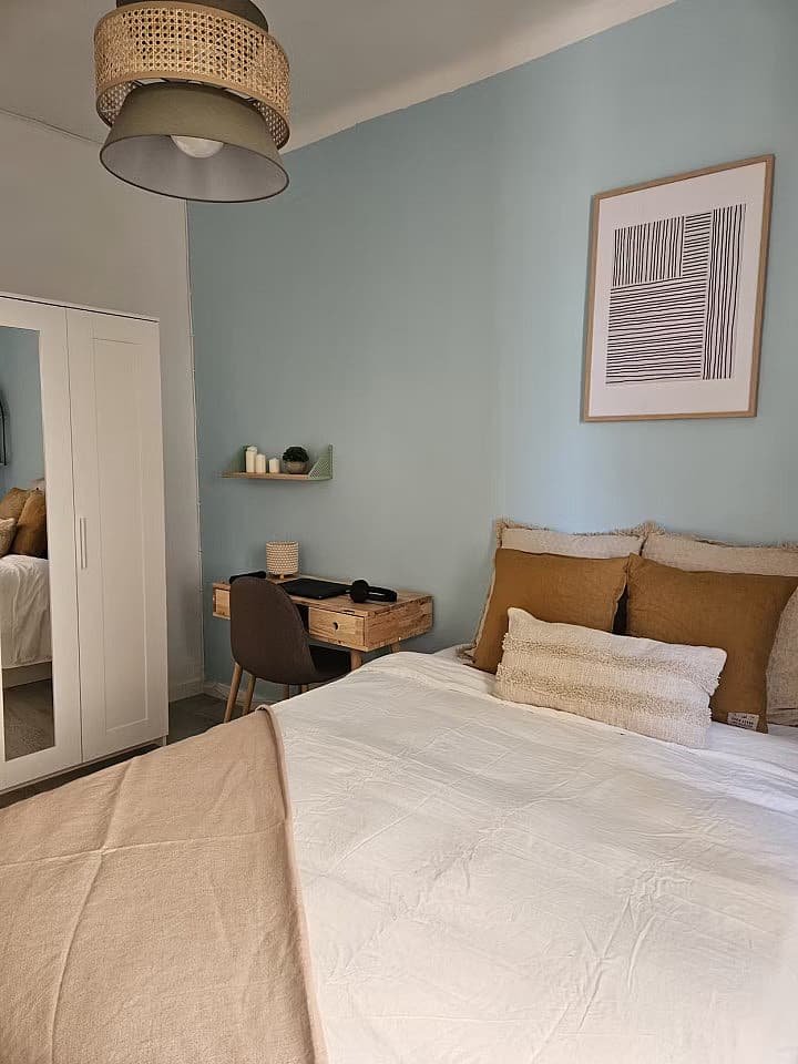  Room 3  -  Stylish Coliving Apartment Steps from Las Ramblas in Historic Ciutat Vella  - Gallery -  22