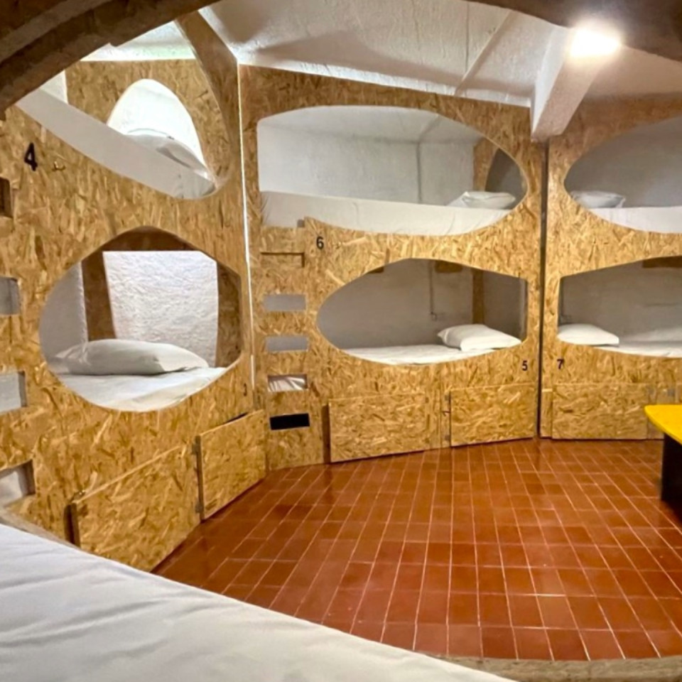 Bed In A 4-Bed Mixed Gender Room - 1