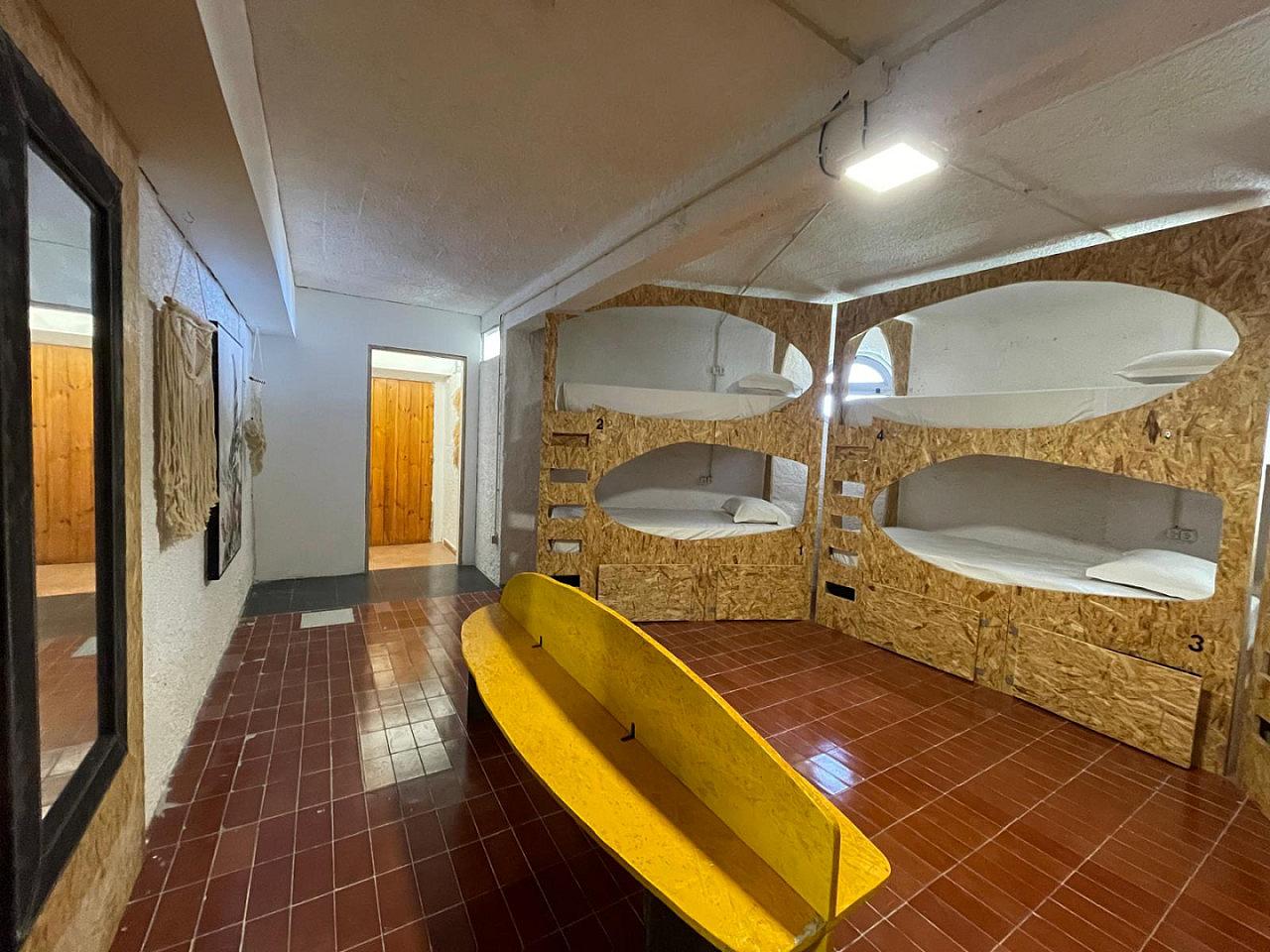 Bed In A 4-Bed Mixed Gender Room - 9