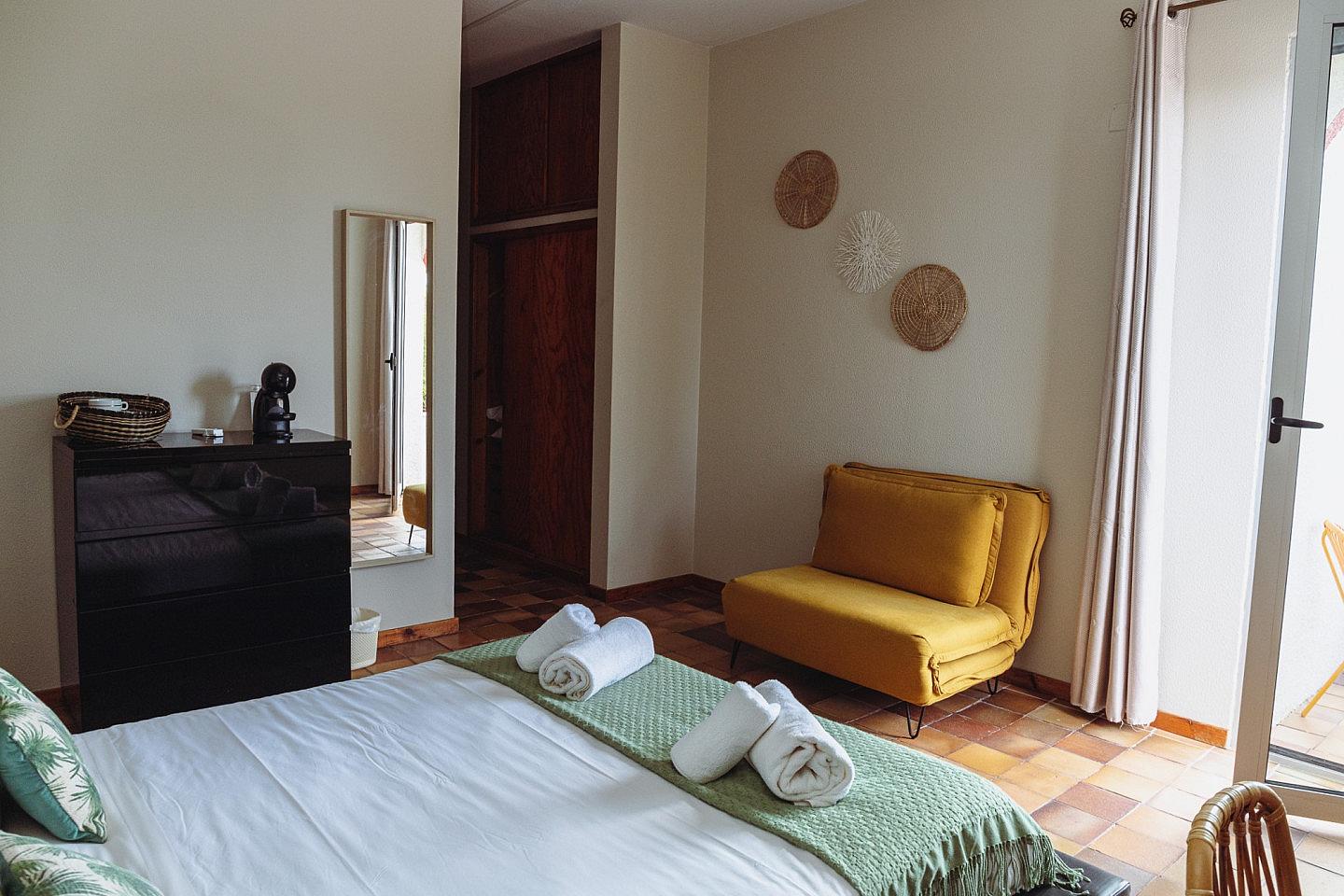Deluxe Double Room Ensuite With Balcony And Ocean View - 16