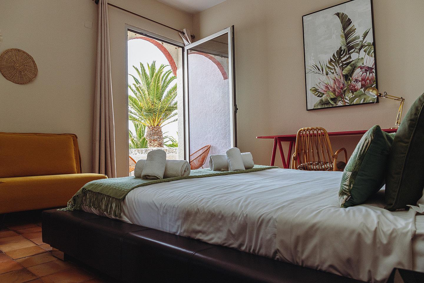 Deluxe Double Room Ensuite With Balcony And Ocean View - 18