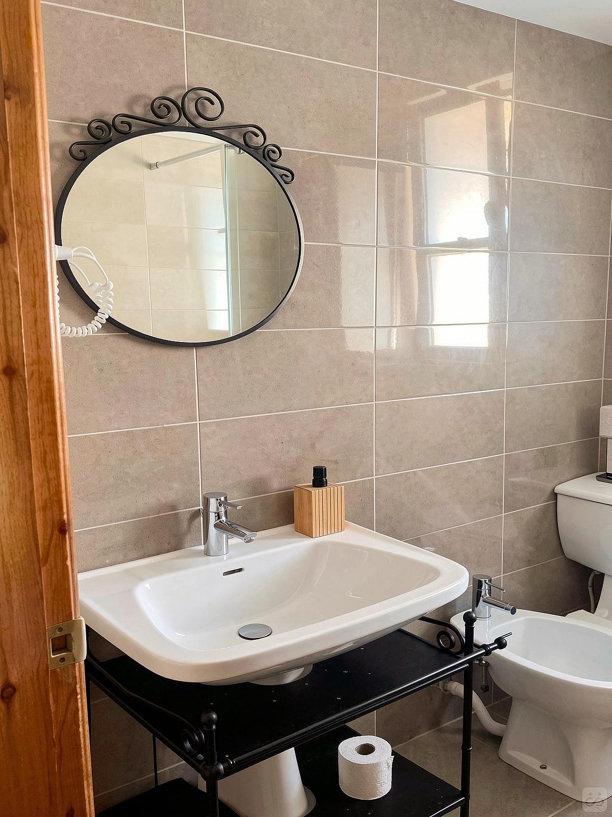 Deluxe Double Room Ensuite With Balcony And Ocean View - 3