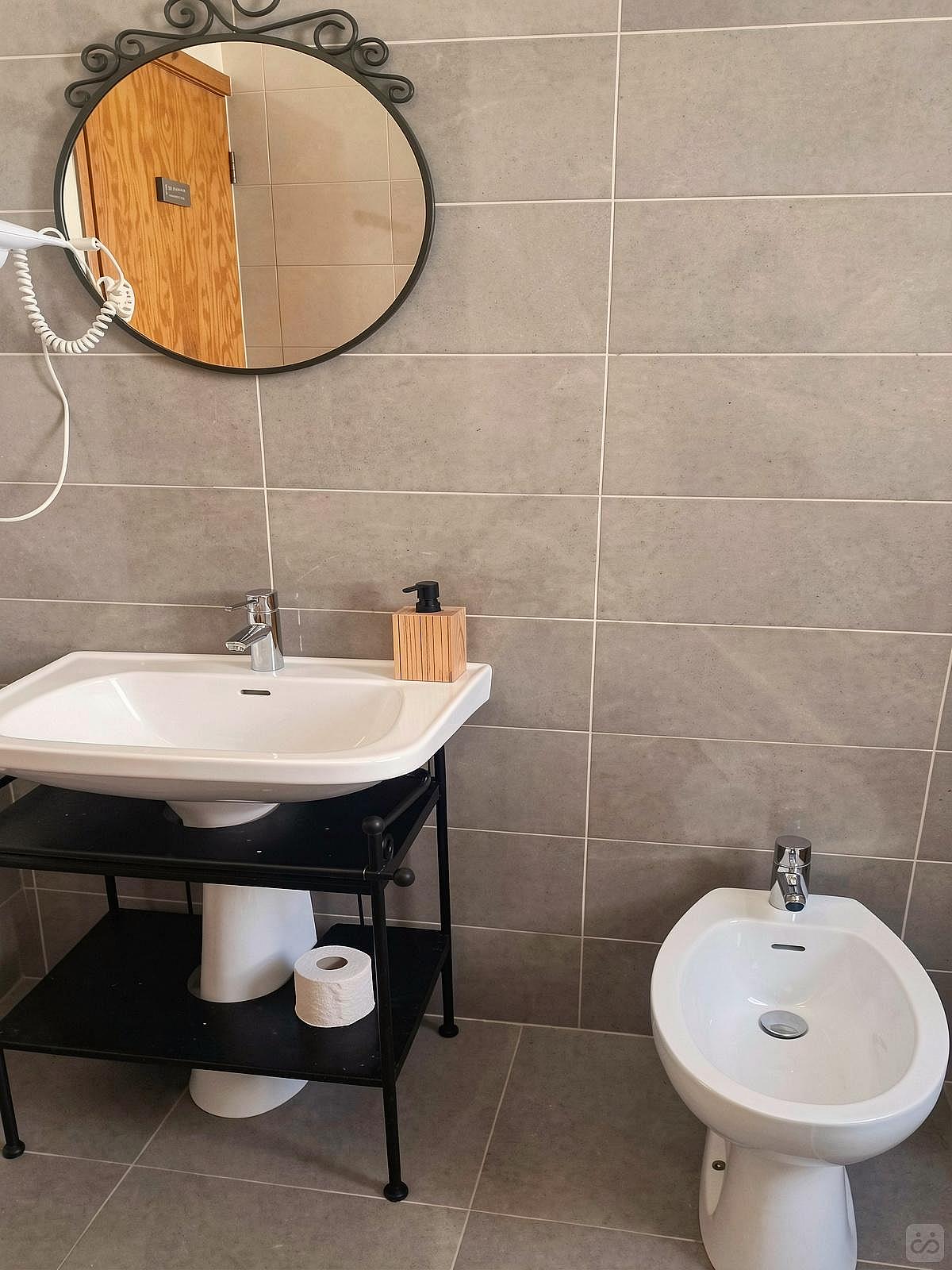 Deluxe Double Room Ensuite With Balcony And Ocean View - 2